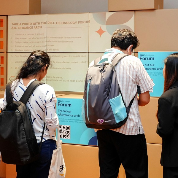 Dell-Technologies-Forum-Singapore-2023-PMG-3.jpg Dell Technologies Forum attendees scanning QR codes on cardboard boxes with text on them.