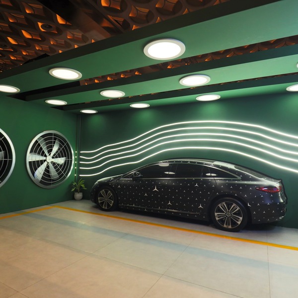 Mercedes-Benz-EQS-launch-India-PMG-4.jpg A parked Mercedes-Benz EQS against a striking green wall.